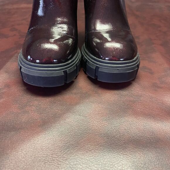 Gbg platform chukka boots, shiny burgundy size 6 - Picture 9 of 13